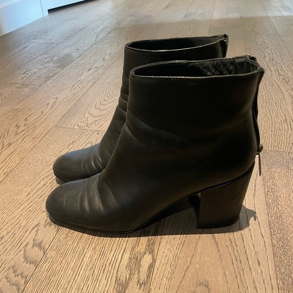 Stuart weitzman leather ankle boots US6 - Picture 1 of 6